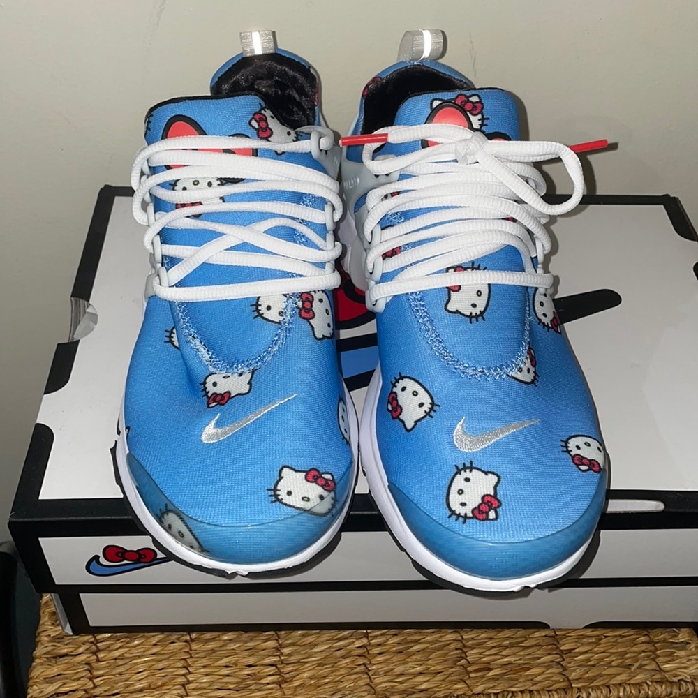 NIKE AIR PRESTO HELLO KITTY